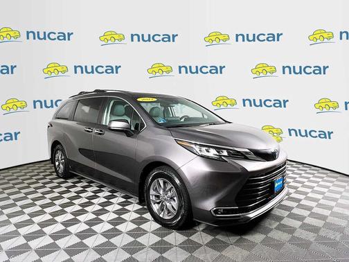 2022 Toyota Sienna XLE 7 Passenger