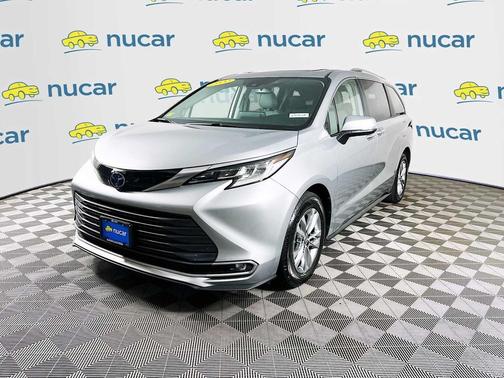 Celestial Silver Metallic 2022 Toyota Sienna Limited