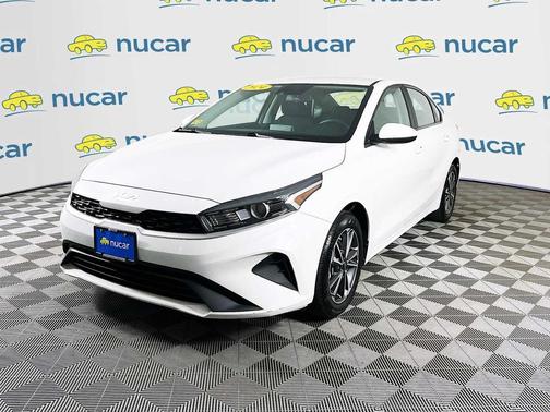 Snow White Pearl 2024 Kia Forte LXS