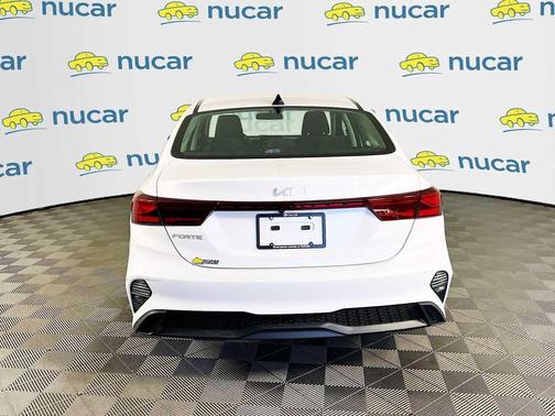 Snow White Pearl 2024 Kia Forte LXS