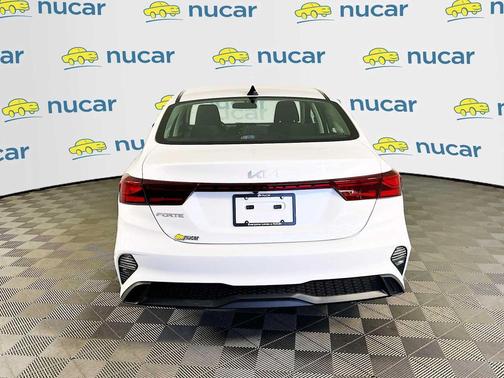 Snow White Pearl 2024 Kia Forte LXS