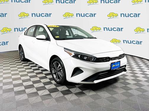 Snow White Pearl 2024 Kia Forte LXS