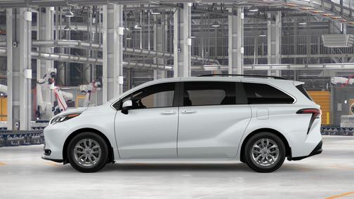 Wind Chill Pearl 2026 Toyota Sienna XLE
