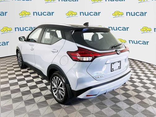 Gray/Super Black 2024 Nissan Kicks SV