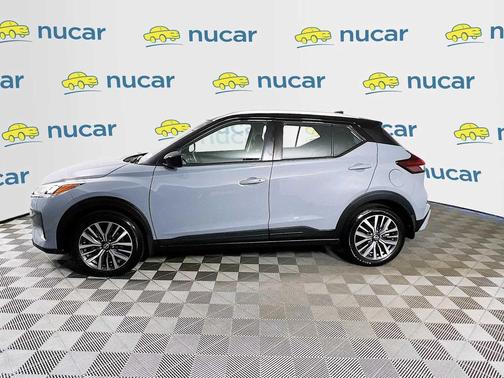 Gray/Super Black 2024 Nissan Kicks SV
