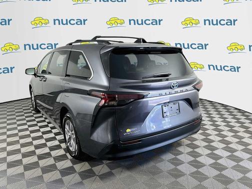 Magnetic Gray Metallic 2025 Toyota Sienna XLE