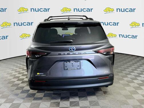 Magnetic Gray Metallic 2025 Toyota Sienna XLE