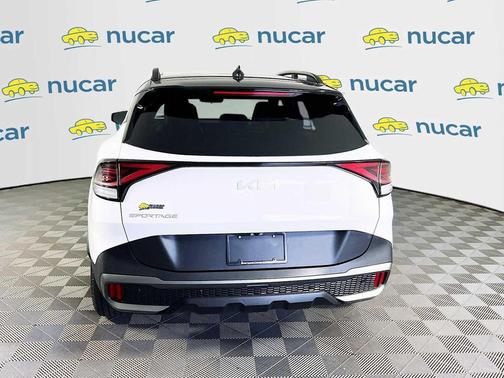 Glacier White Pearl/Ebony Black Roof 2023 Kia Sportage S