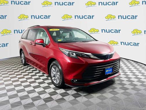 Ruby Flare Pearl 2025 Toyota Sienna XLE