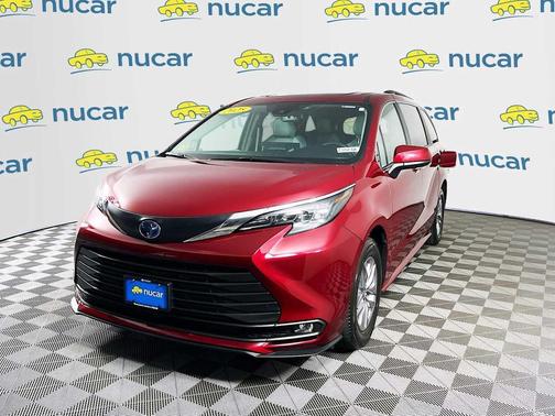 Ruby Flare Pearl 2025 Toyota Sienna XLE