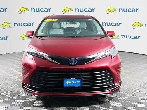 Ruby Flare Pearl 2025 Toyota Sienna XLE