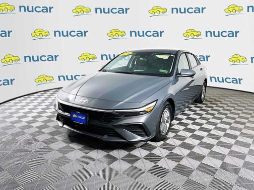 2025 Hyundai ELANTRA SE