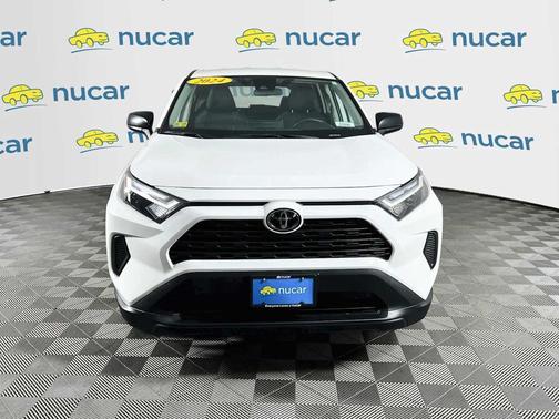 Ice Cap 2024 Toyota RAV4 LE