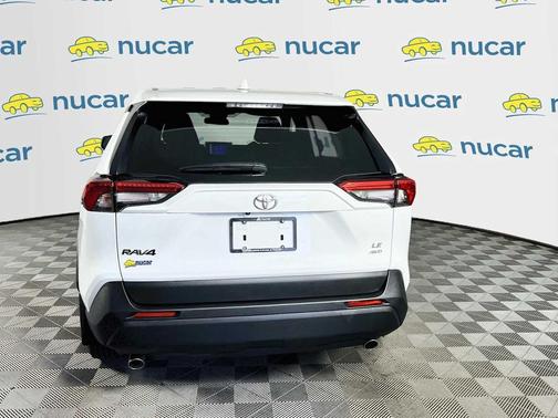 Ice Cap 2024 Toyota RAV4 LE