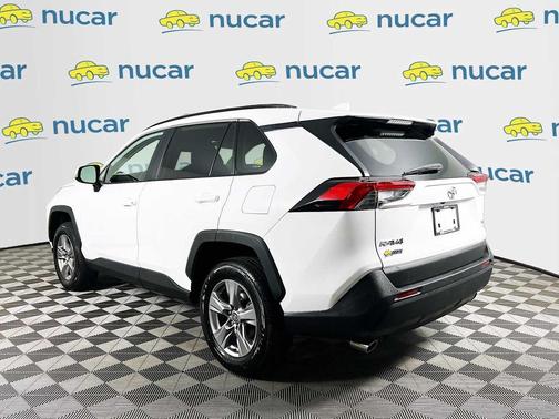 Ice Cap 2025 Toyota RAV4 XLE