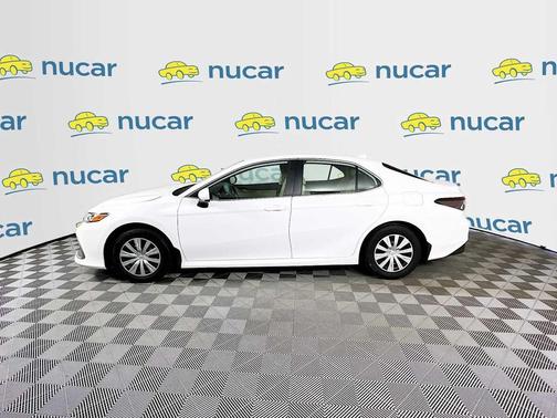 2024 Toyota Camry Hybrid LE