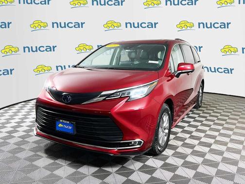 2022 Toyota Sienna XLE