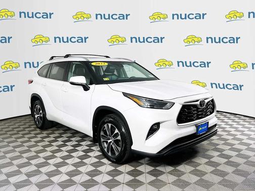 Wind Chill Pearl 2023 Toyota Highlander XLE