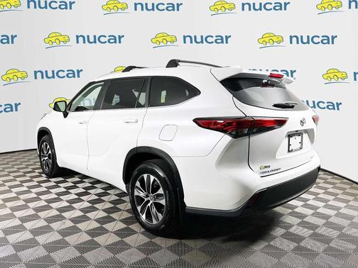 Wind Chill Pearl 2023 Toyota Highlander XLE