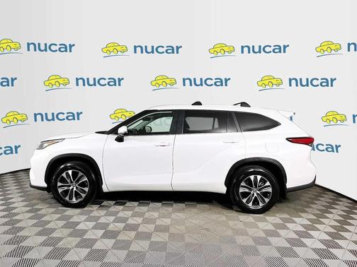 Wind Chill Pearl 2023 Toyota Highlander XLE