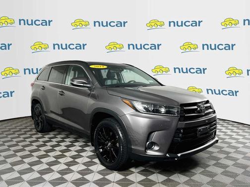 Predawn Gray Mica 2019 Toyota Highlander SE