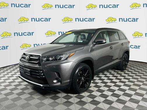 Predawn Gray Mica 2019 Toyota Highlander SE