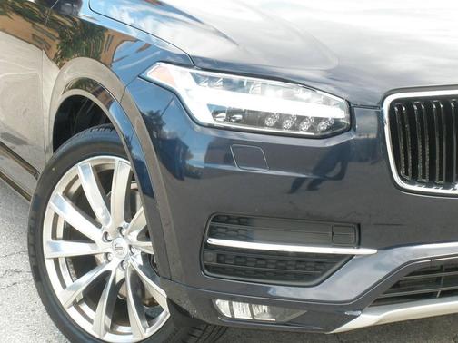 Magic Blue Metallic 2016 Volvo XC90 T6 Momentum