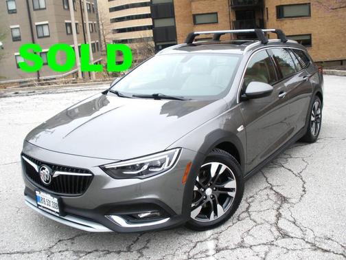 Quicksilver Metallic 2019 Buick Regal TourX AWD Essence