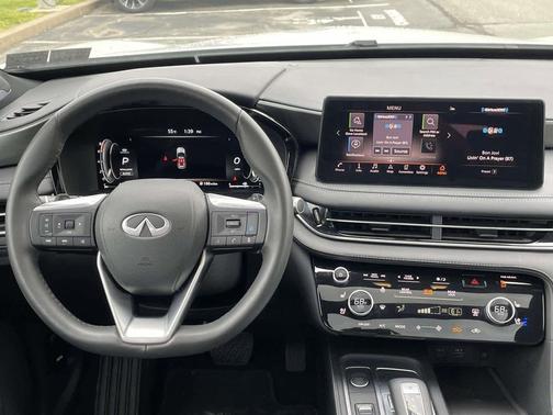 Majestic White 2025 INFINITI QX60 Luxe