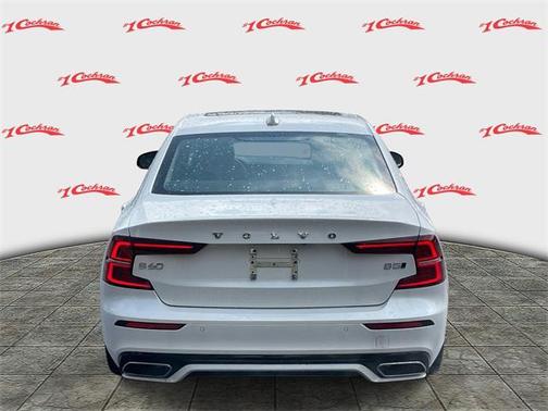 2022 Volvo S60 T5 Momentum