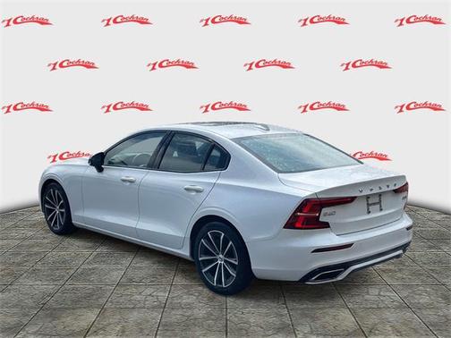 2022 Volvo S60 T5 Momentum