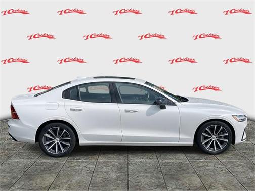 2022 Volvo S60 T5 Momentum