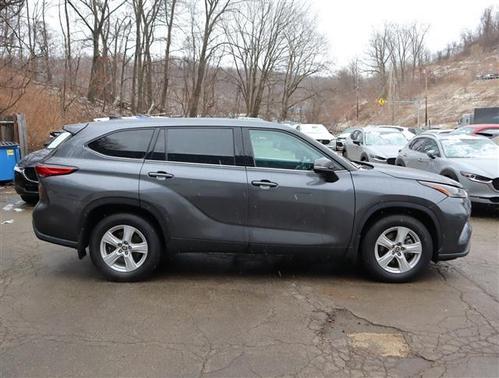 2022 Toyota Highlander LE