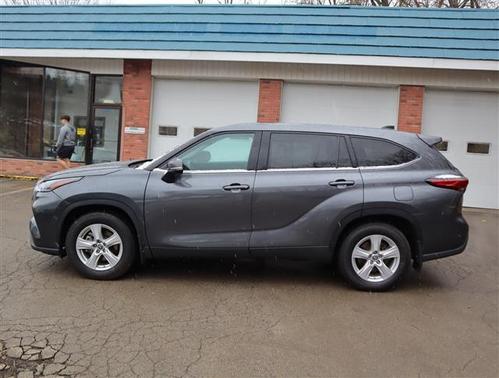 2022 Toyota Highlander LE