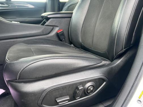 2022 Jeep Grand Cherokee L Altitude