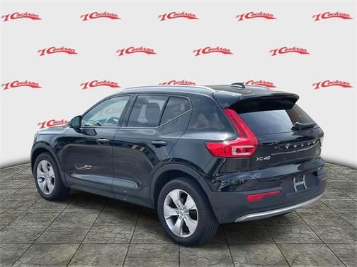 2021 Volvo XC40 T5 Momentum