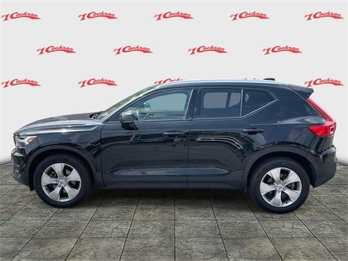 2021 Volvo XC40 T5 Momentum