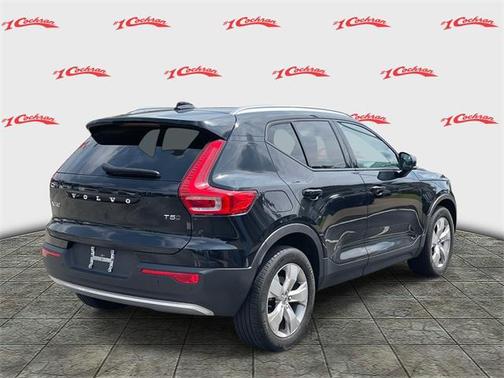 2021 Volvo XC40 T5 Momentum