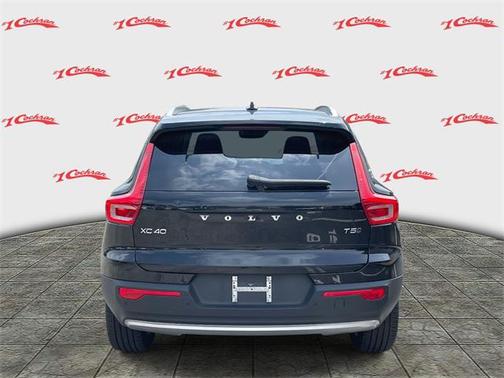 2021 Volvo XC40 T5 Momentum