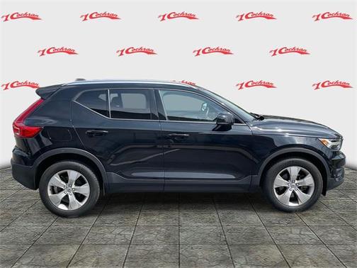 2021 Volvo XC40 T5 Momentum