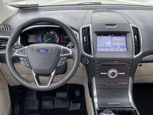 White Platinum Metallic Tri-Coat 2019 Ford Edge Titanium