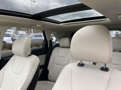 White Platinum Metallic Tri-Coat 2019 Ford Edge Titanium