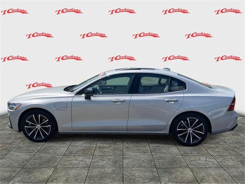 2023 Volvo S60 Recharge Plug-In Hybrid T8 Plus Dark Theme