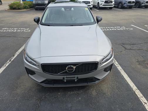 2023 Volvo S60 Recharge Plug-In Hybrid T8 Plus Dark Theme