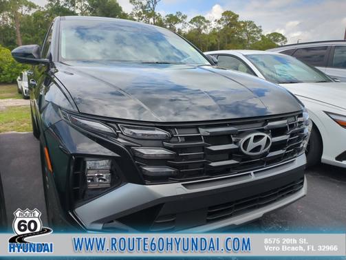 Black 2025 Hyundai TUCSON SE