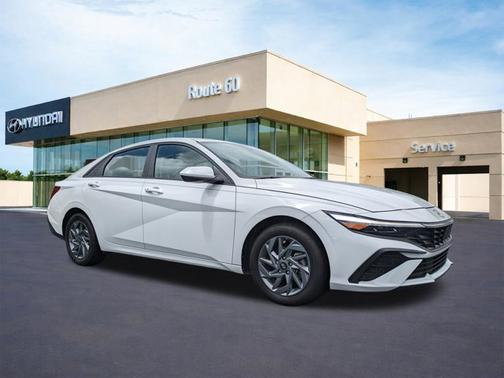 White 2024 Hyundai ELANTRA SEL