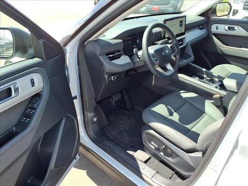 Space White Metallic 2026 Ford Explorer Active