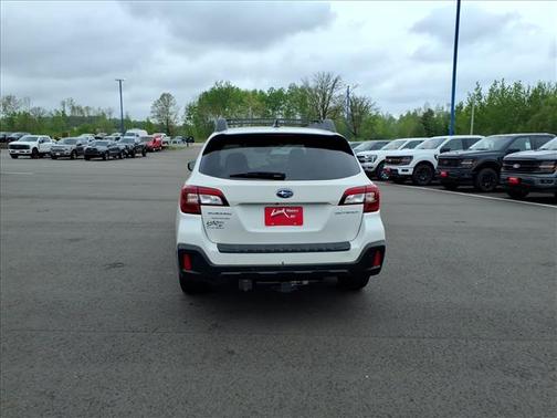 Crystal White Pearl 2019 Subaru Outback 2.5i Limited