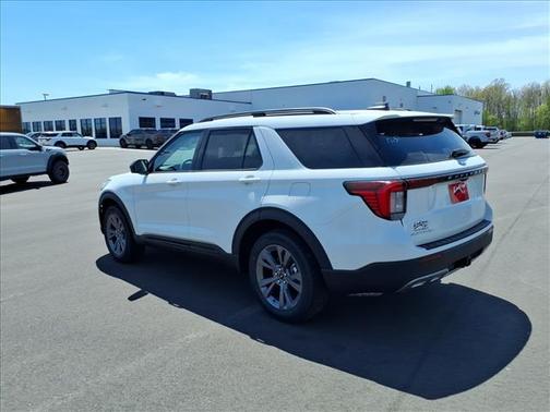 Star White Metallic Tri-Coat 2026 Ford Explorer Active