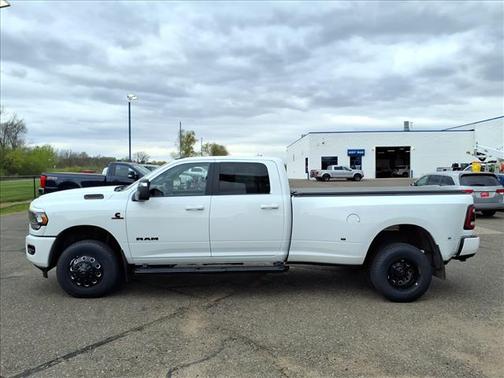 Bright White Clearcoat 2024 RAM 3500 Big Horn Crew Cab 4x4 8' Box